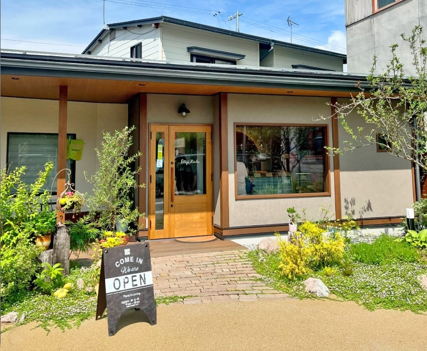 飛騨高山で出会うElley’s Kitchenのアップルパイ。～心もほどける優しい甘さを包んで～