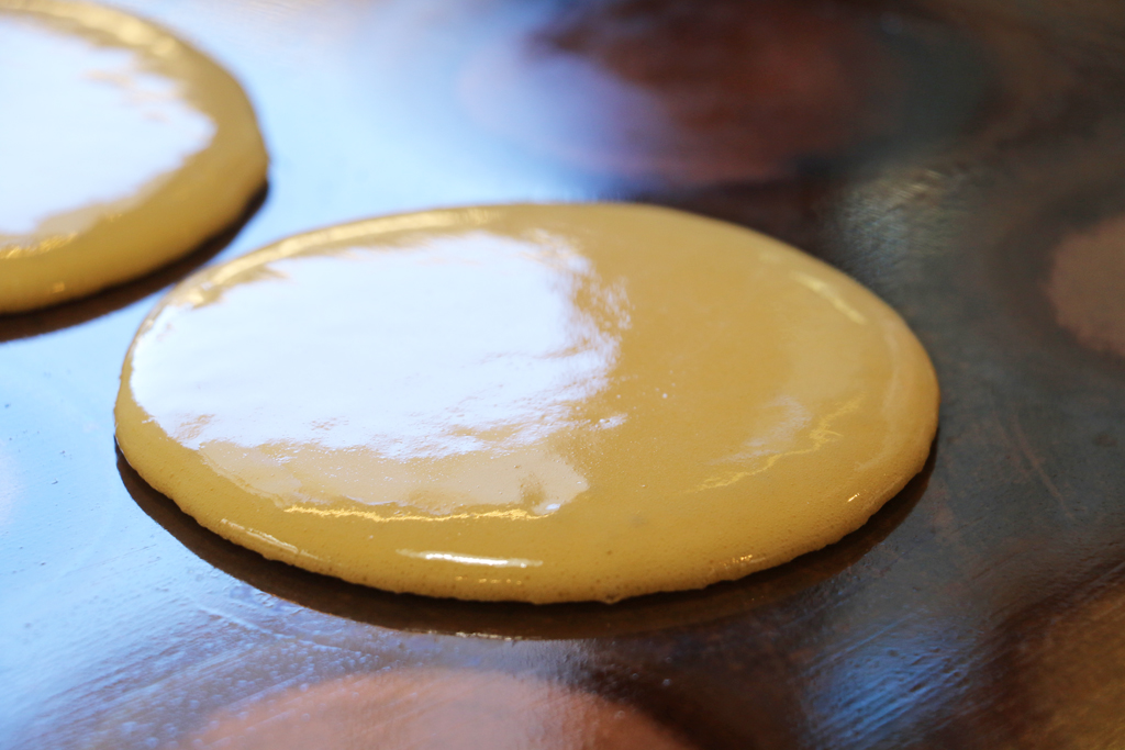 ■ “目の前で焼き上がるライブ感” ぷくっと膨らむどら焼きに心が躍る